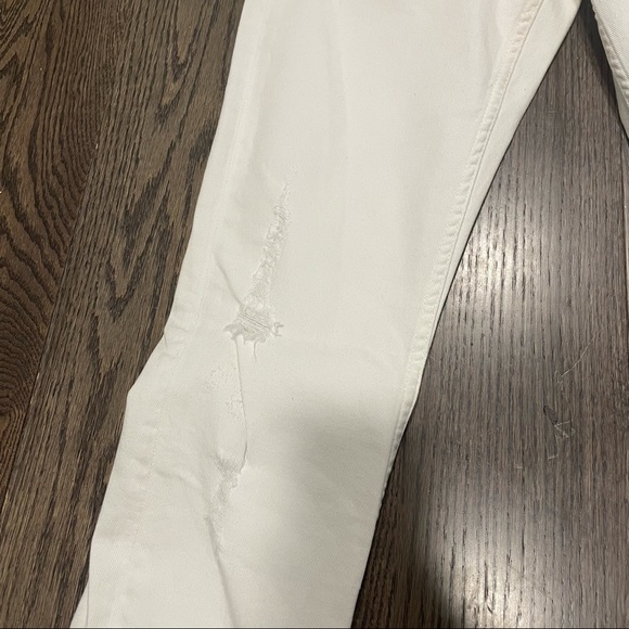 H&M Slight Distressed White Jeans - Picture 6 of 7